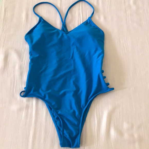 Body Glove Other - Body Glove One Piece Strappy Side Swimsuit Size SP